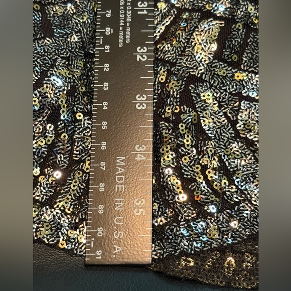 Vince Camuto Black,Gold & Silver Cold Shoulder Sheath Dress. Women’s size 6 - Picture 13 of 13